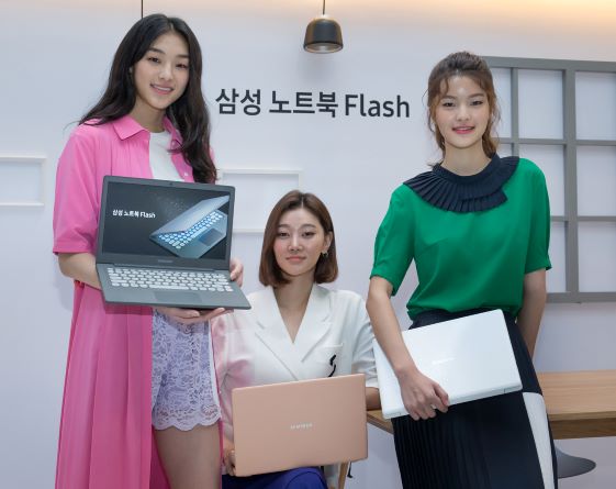 22일 서울 성수동 피어59 스튜디오에서 진행된 미디어데이에서 '삼성 노트북 Flash'를 소개하고 있는 모습. 사진=삼성전자