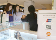 한국 다시 찾는 싼커... 현대百, 중국인 매출 큰 폭 상승