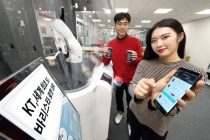 KT, 세계 최초 5G 로봇카페 오픈