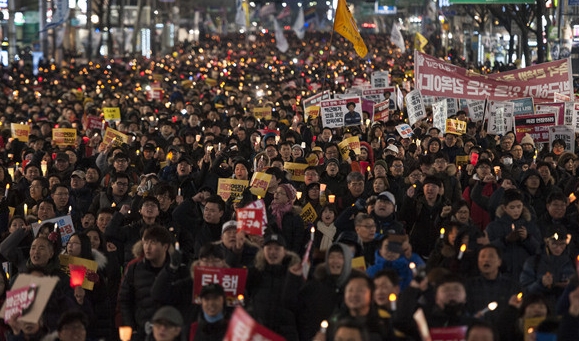 지난 2017년 2월 박근헤 당시 대통령의 탄핵을 촉구하는 촛불집회 모습. 사진=시장경제DB