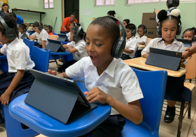 포스코이앤씨, 파나마 초등학교에 디지털 학습기기 기부