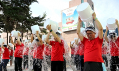 롯데푸드, 루게릭 환우 돕기 '아이스버킷 챌린지' 동참