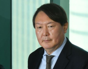 文 ‘윤석열’ 지명... 누리꾼, “최고” vs “충견을 뽑았네”