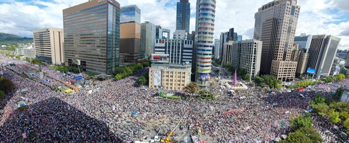 조국 장관 사퇴를 촉구하며 3일 광화문집회에 운집한 시민들(사진=빅터뉴스DB)