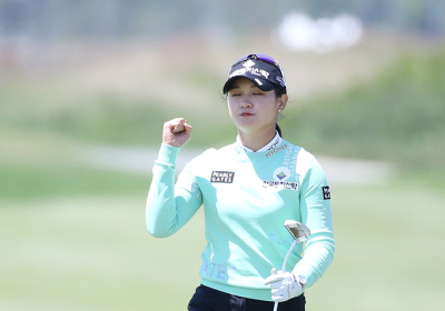 [KLPGA]박현경 '장거리  버디 잡고 미소 활짝'