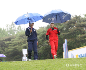 [KLPGA] 이소미-안지현, '다정하게 페어웨이로~'