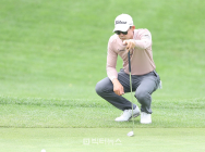 [KPGA]그린 살피는 이동하