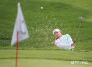 [KLPGA]벙커 탈출하는 김지영2