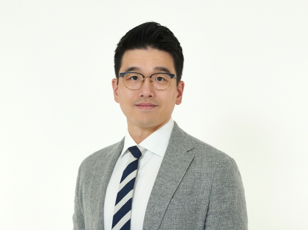 이재현 CJ 회장의 장남 이선호 CJ제일제당 부장은 이달 1일자로 임원(경영리더)로 승진했다.?이 리더는 1990년생으로 30대 초반의 초고속 승진이다.?이 리더는?지난 2019년 9월 액상 대마(마약류<br>