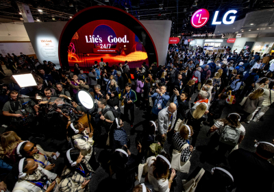 'CES 2025' LG전자 전시관에 관람객 몰려
