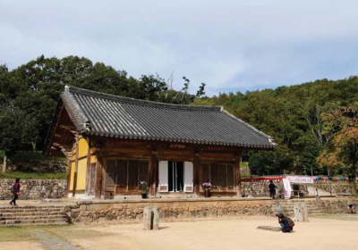 국보 강진 무위사 극락보전, 40년만에 대대적 보수