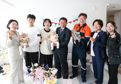광양시, 삼태아 가정 백일 축하 및 후원금 전달
