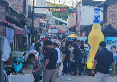 무더위 속 담양군 ‘쓰담쓰담 야시장’ 성황