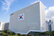 호반그룹, '광복 80주년' 맞아 대형 태극기 걸었다